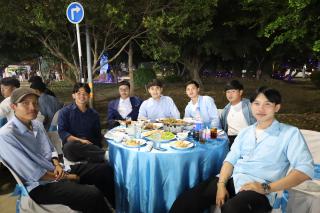 80. งานราตรีสีฟ้า
