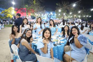 103. งานราตรีสีฟ้า