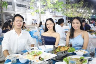 117. งานราตรีสีฟ้า