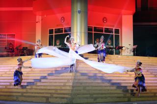 153. งานราตรีสีฟ้า
