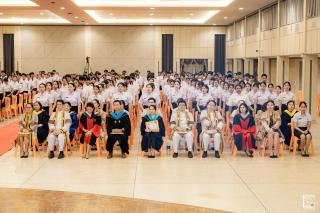 5. พิธีกล่าวคำปฏิญาณตนของนักศึกษา และพิธีลอดซุ้มไม้เรียวครุศาสตร์