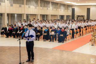 6. พิธีกล่าวคำปฏิญาณตนของนักศึกษา และพิธีลอดซุ้มไม้เรียวครุศาสตร์