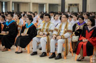 8. พิธีกล่าวคำปฏิญาณตนของนักศึกษา และพิธีลอดซุ้มไม้เรียวครุศาสตร์