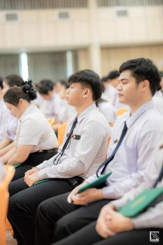 22. พิธีกล่าวคำปฏิญาณตนของนักศึกษา และพิธีลอดซุ้มไม้เรียวครุศาสตร์