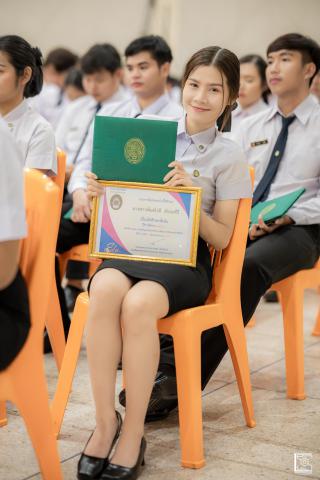 25. พิธีกล่าวคำปฏิญาณตนของนักศึกษา และพิธีลอดซุ้มไม้เรียวครุศาสตร์