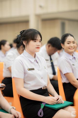 43. พิธีกล่าวคำปฏิญาณตนของนักศึกษา และพิธีลอดซุ้มไม้เรียวครุศาสตร์