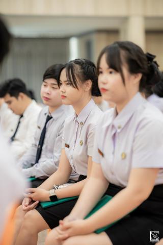 53. พิธีกล่าวคำปฏิญาณตนของนักศึกษา และพิธีลอดซุ้มไม้เรียวครุศาสตร์