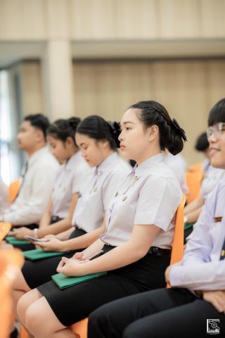 58. พิธีกล่าวคำปฏิญาณตนของนักศึกษา และพิธีลอดซุ้มไม้เรียวครุศาสตร์