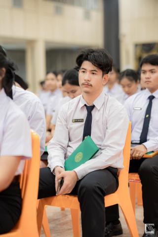 60. พิธีกล่าวคำปฏิญาณตนของนักศึกษา และพิธีลอดซุ้มไม้เรียวครุศาสตร์