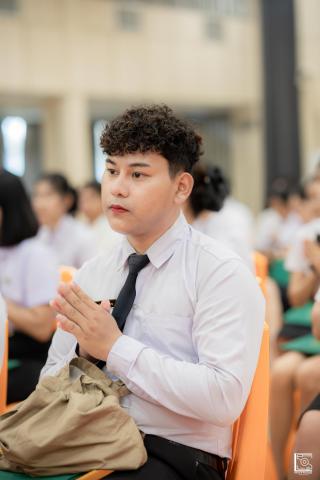 73. พิธีกล่าวคำปฏิญาณตนของนักศึกษา และพิธีลอดซุ้มไม้เรียวครุศาสตร์