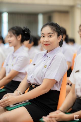 79. พิธีกล่าวคำปฏิญาณตนของนักศึกษา และพิธีลอดซุ้มไม้เรียวครุศาสตร์