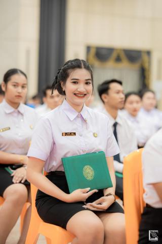 80. พิธีกล่าวคำปฏิญาณตนของนักศึกษา และพิธีลอดซุ้มไม้เรียวครุศาสตร์