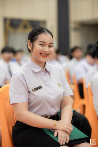 102. พิธีกล่าวคำปฏิญาณตนของนักศึกษา และพิธีลอดซุ้มไม้เรียวครุศาสตร์