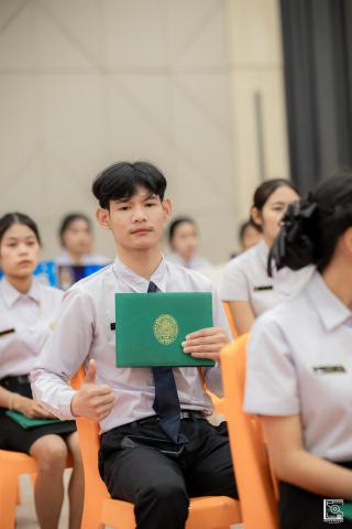 108. พิธีกล่าวคำปฏิญาณตนของนักศึกษา และพิธีลอดซุ้มไม้เรียวครุศาสตร์