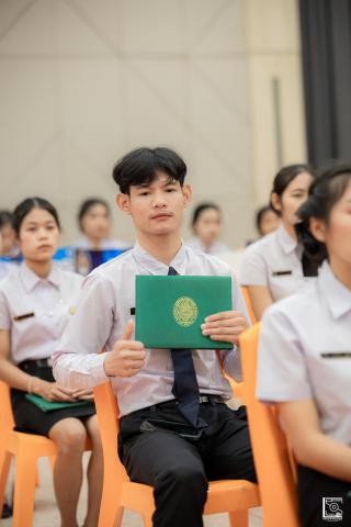 109. พิธีกล่าวคำปฏิญาณตนของนักศึกษา และพิธีลอดซุ้มไม้เรียวครุศาสตร์