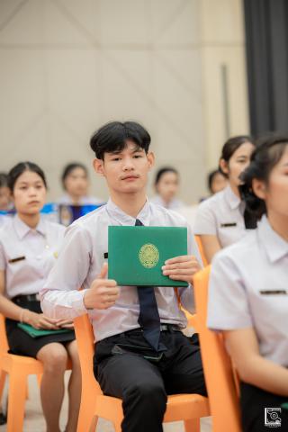 110. พิธีกล่าวคำปฏิญาณตนของนักศึกษา และพิธีลอดซุ้มไม้เรียวครุศาสตร์
