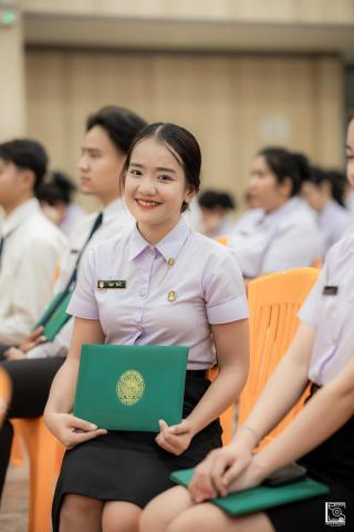 117. พิธีกล่าวคำปฏิญาณตนของนักศึกษา และพิธีลอดซุ้มไม้เรียวครุศาสตร์