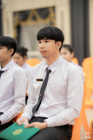 126. พิธีกล่าวคำปฏิญาณตนของนักศึกษา และพิธีลอดซุ้มไม้เรียวครุศาสตร์