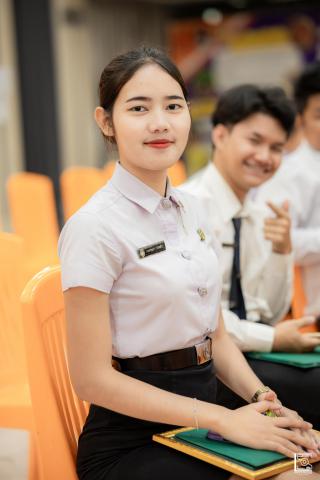 132. พิธีกล่าวคำปฏิญาณตนของนักศึกษา และพิธีลอดซุ้มไม้เรียวครุศาสตร์