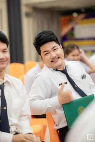 135. พิธีกล่าวคำปฏิญาณตนของนักศึกษา และพิธีลอดซุ้มไม้เรียวครุศาสตร์