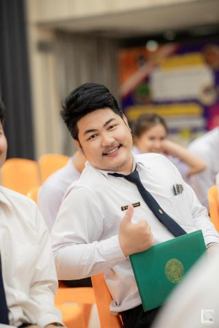 136. พิธีกล่าวคำปฏิญาณตนของนักศึกษา และพิธีลอดซุ้มไม้เรียวครุศาสตร์