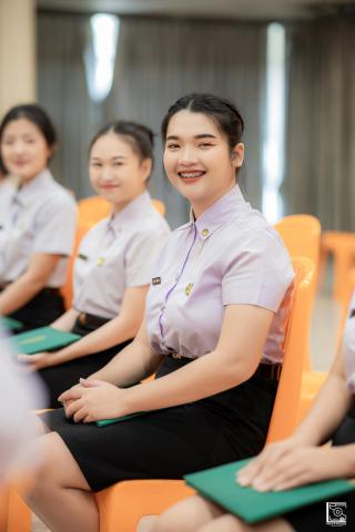 142. พิธีกล่าวคำปฏิญาณตนของนักศึกษา และพิธีลอดซุ้มไม้เรียวครุศาสตร์