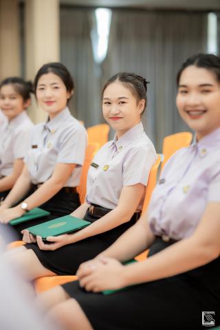 144. พิธีกล่าวคำปฏิญาณตนของนักศึกษา และพิธีลอดซุ้มไม้เรียวครุศาสตร์