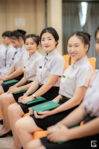 145. พิธีกล่าวคำปฏิญาณตนของนักศึกษา และพิธีลอดซุ้มไม้เรียวครุศาสตร์