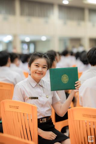 153. พิธีกล่าวคำปฏิญาณตนของนักศึกษา และพิธีลอดซุ้มไม้เรียวครุศาสตร์