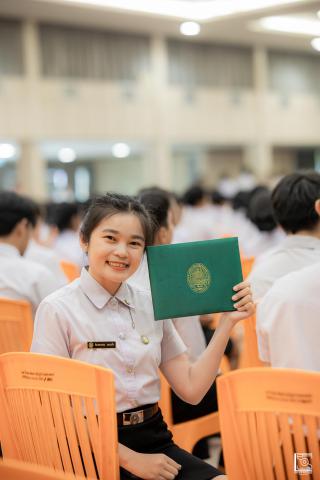 154. พิธีกล่าวคำปฏิญาณตนของนักศึกษา และพิธีลอดซุ้มไม้เรียวครุศาสตร์