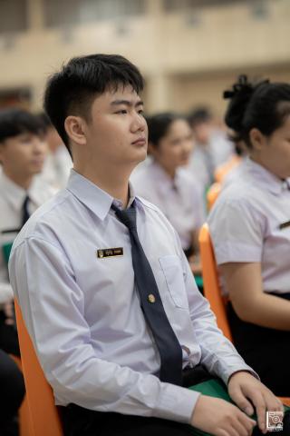 160. พิธีกล่าวคำปฏิญาณตนของนักศึกษา และพิธีลอดซุ้มไม้เรียวครุศาสตร์