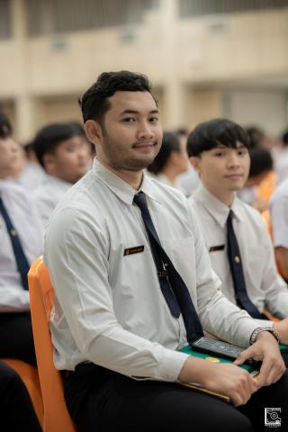 163. พิธีกล่าวคำปฏิญาณตนของนักศึกษา และพิธีลอดซุ้มไม้เรียวครุศาสตร์