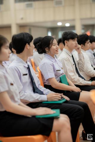 175. พิธีกล่าวคำปฏิญาณตนของนักศึกษา และพิธีลอดซุ้มไม้เรียวครุศาสตร์