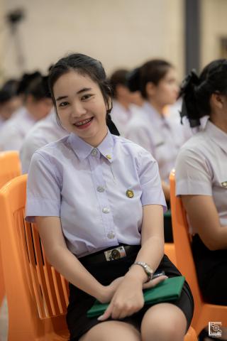 180. พิธีกล่าวคำปฏิญาณตนของนักศึกษา และพิธีลอดซุ้มไม้เรียวครุศาสตร์