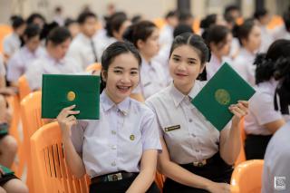 187. พิธีกล่าวคำปฏิญาณตนของนักศึกษา และพิธีลอดซุ้มไม้เรียวครุศาสตร์