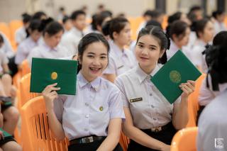 188. พิธีกล่าวคำปฏิญาณตนของนักศึกษา และพิธีลอดซุ้มไม้เรียวครุศาสตร์