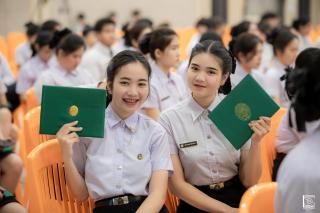 189. พิธีกล่าวคำปฏิญาณตนของนักศึกษา และพิธีลอดซุ้มไม้เรียวครุศาสตร์