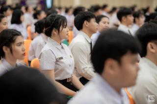 191. พิธีกล่าวคำปฏิญาณตนของนักศึกษา และพิธีลอดซุ้มไม้เรียวครุศาสตร์