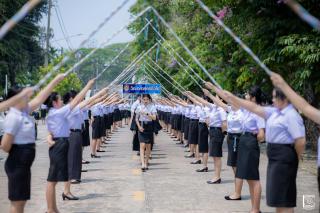192. พิธีกล่าวคำปฏิญาณตนของนักศึกษา และพิธีลอดซุ้มไม้เรียวครุศาสตร์