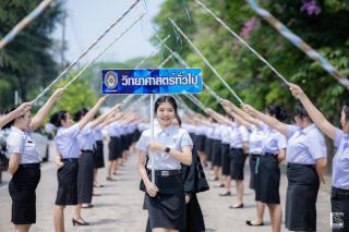 193. พิธีกล่าวคำปฏิญาณตนของนักศึกษา และพิธีลอดซุ้มไม้เรียวครุศาสตร์