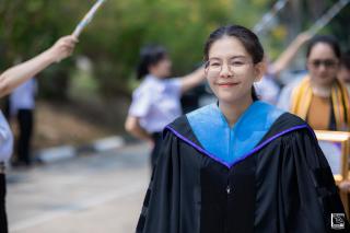 195. พิธีกล่าวคำปฏิญาณตนของนักศึกษา และพิธีลอดซุ้มไม้เรียวครุศาสตร์