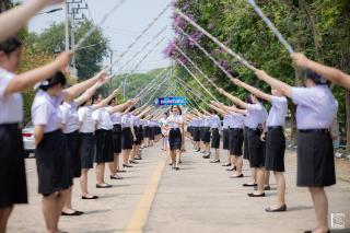 199. พิธีกล่าวคำปฏิญาณตนของนักศึกษา และพิธีลอดซุ้มไม้เรียวครุศาสตร์