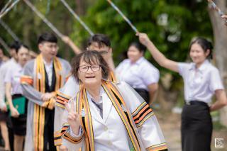 207. พิธีกล่าวคำปฏิญาณตนของนักศึกษา และพิธีลอดซุ้มไม้เรียวครุศาสตร์