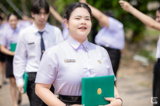 214. พิธีกล่าวคำปฏิญาณตนของนักศึกษา และพิธีลอดซุ้มไม้เรียวครุศาสตร์