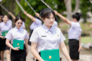 217. พิธีกล่าวคำปฏิญาณตนของนักศึกษา และพิธีลอดซุ้มไม้เรียวครุศาสตร์