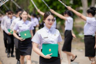 218. พิธีกล่าวคำปฏิญาณตนของนักศึกษา และพิธีลอดซุ้มไม้เรียวครุศาสตร์