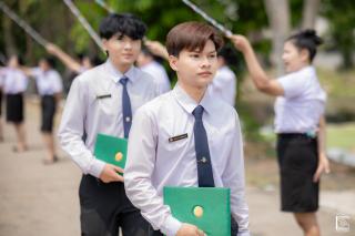 220. พิธีกล่าวคำปฏิญาณตนของนักศึกษา และพิธีลอดซุ้มไม้เรียวครุศาสตร์