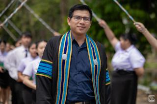 225. พิธีกล่าวคำปฏิญาณตนของนักศึกษา และพิธีลอดซุ้มไม้เรียวครุศาสตร์