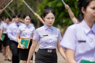 229. พิธีกล่าวคำปฏิญาณตนของนักศึกษา และพิธีลอดซุ้มไม้เรียวครุศาสตร์
