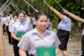 232. พิธีกล่าวคำปฏิญาณตนของนักศึกษา และพิธีลอดซุ้มไม้เรียวครุศาสตร์